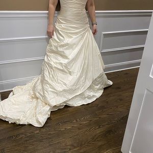 Never worn Enzoani wedding dress